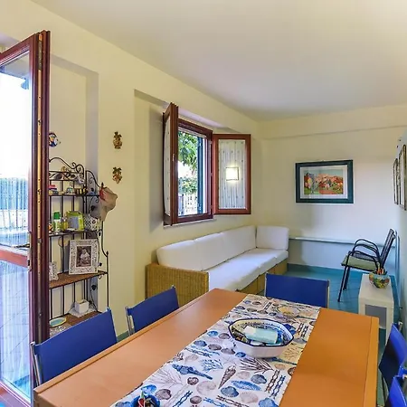 2 Bedroom Awesome In * מרינה די מודיקה